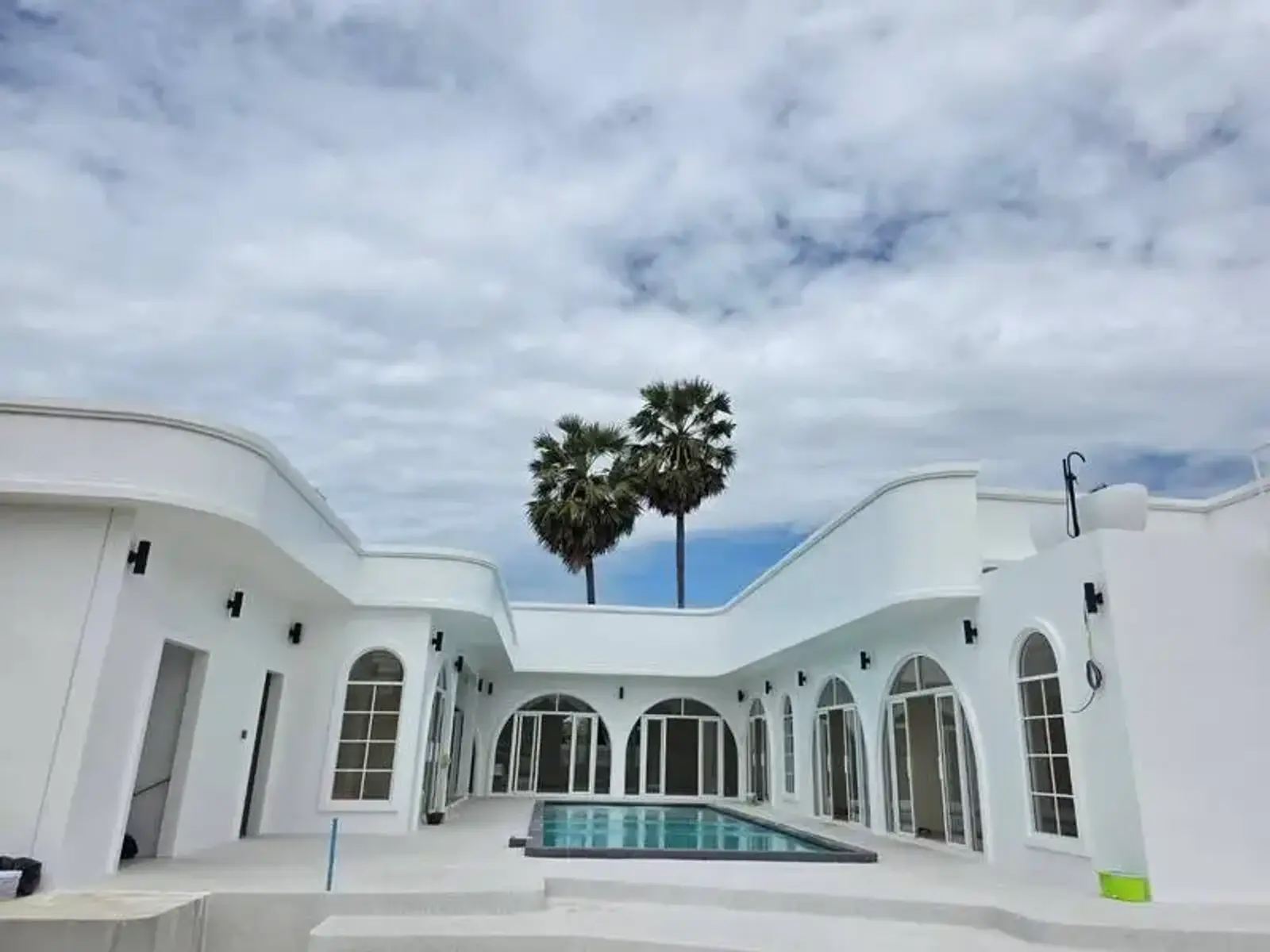 Pool Villa For Sale in Ban Amphur Pattaya