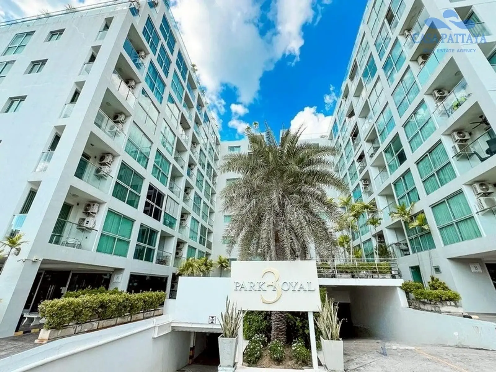 Condo 2 chambres plage à pied à vendre — Pratamnak, Pattaya