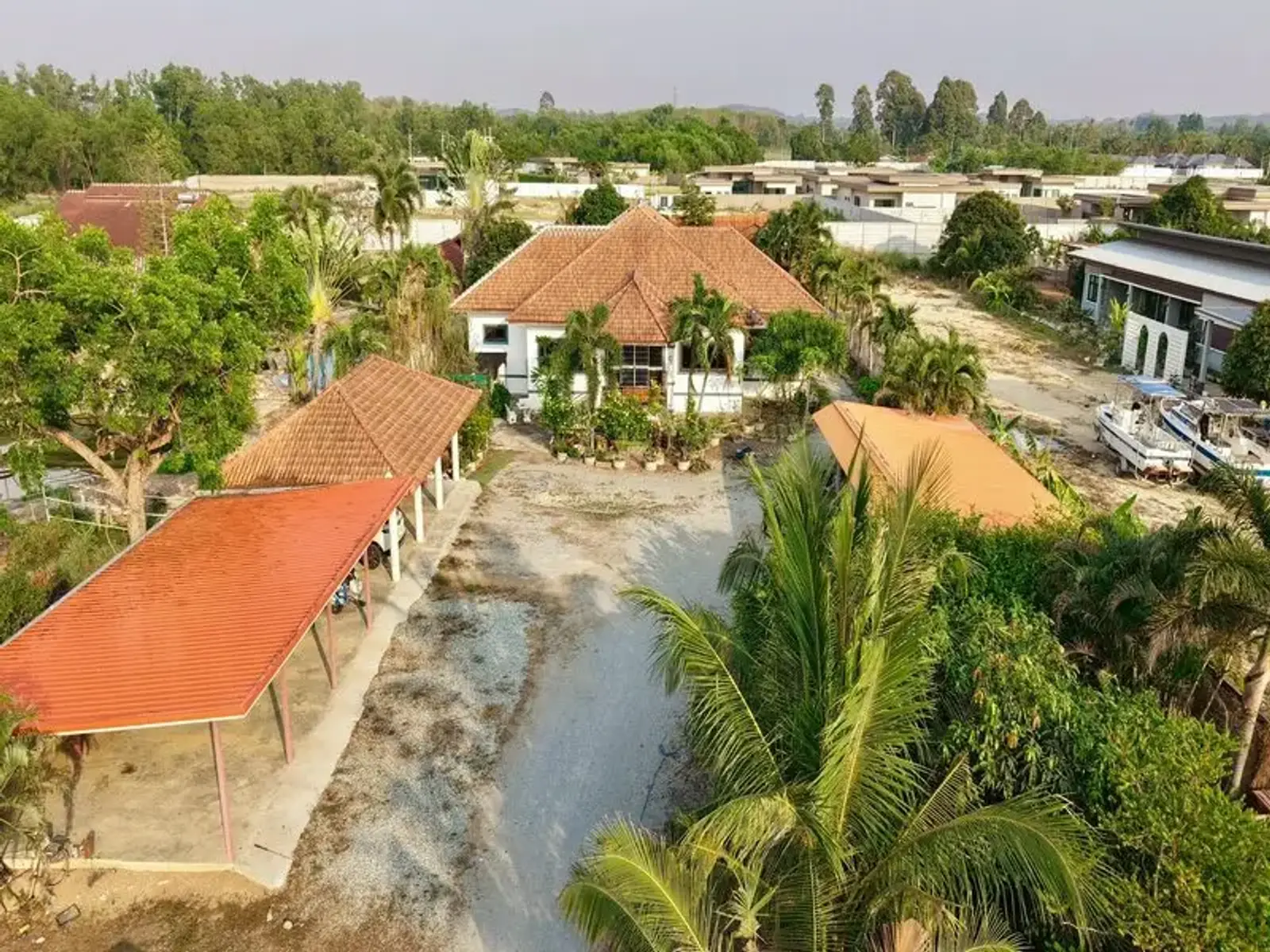 Single house for sale in Huai Yai with land 2-rai