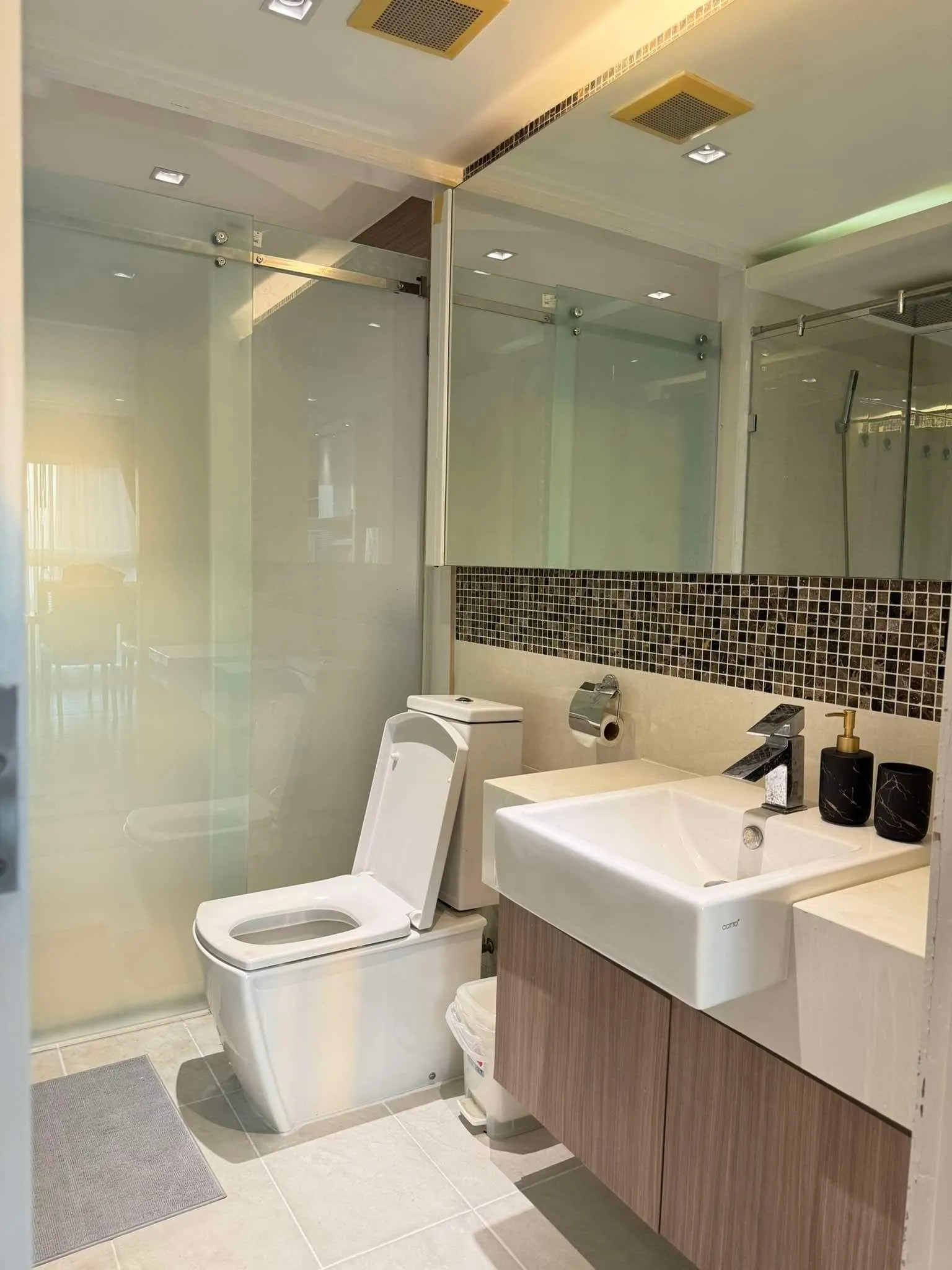 A_Louer_Condo_Pattaya_61dfa46af5c698d2e47f2d9dd6867dfc_11