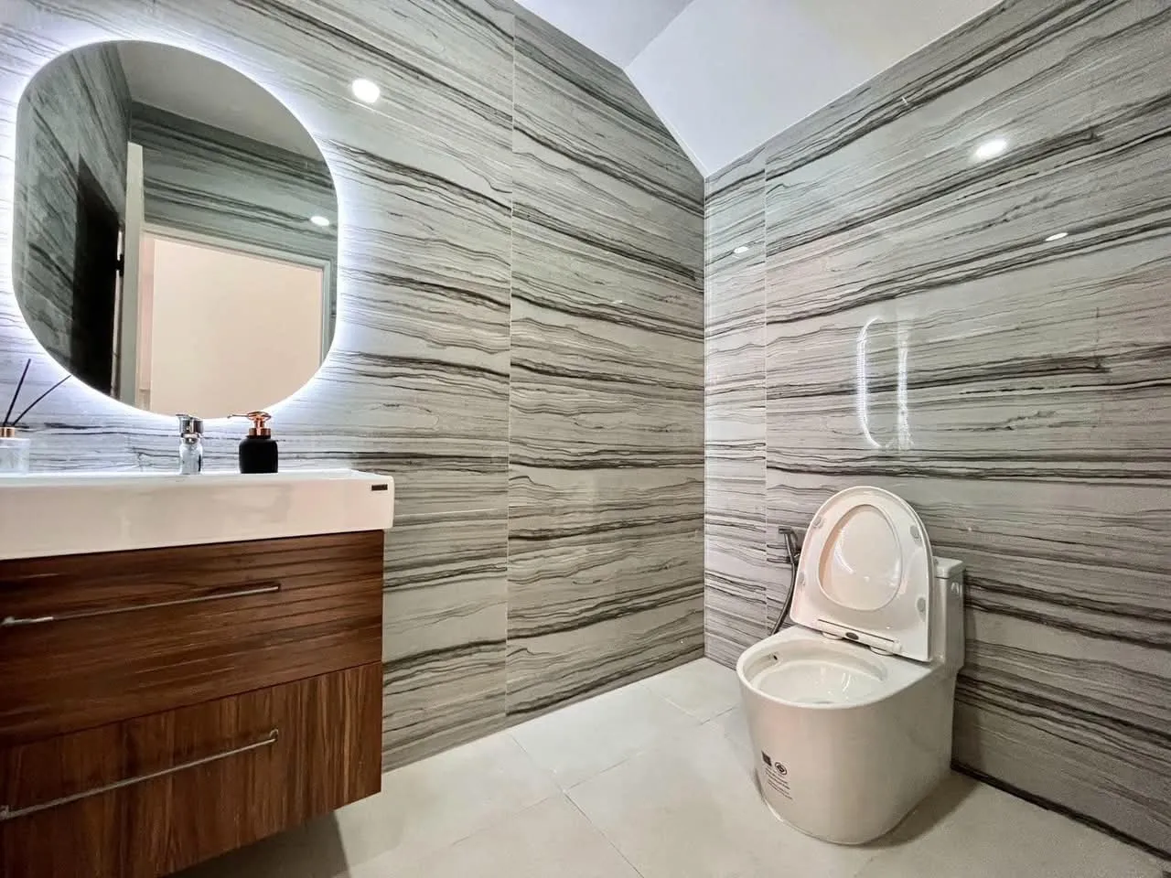 magnifique villa pattaya de luxe à eakmongkol chaiyapruek_3